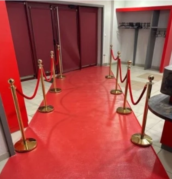 Pack tapis rouge + 8 potelets